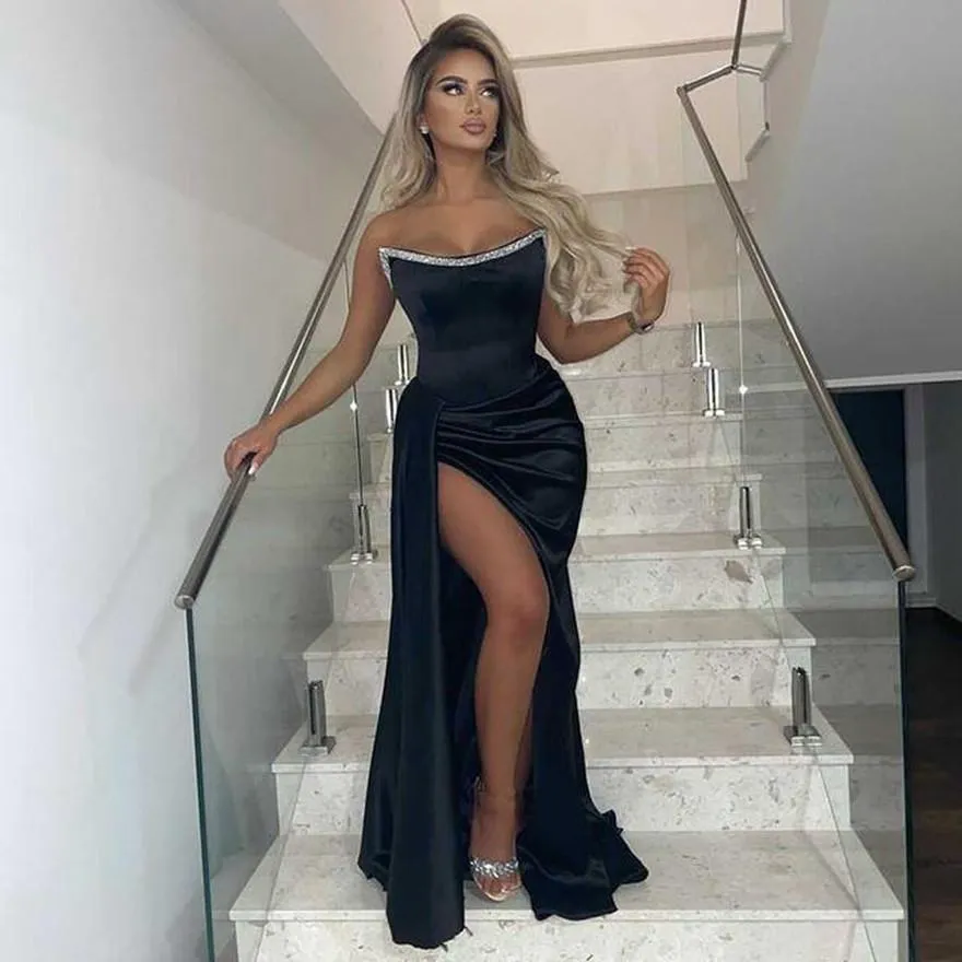2023 Prom Dresses Black Strapless Sleeveless Sheath High Side Split Sweep Train Crystal Beads Plus Size Evening Gowns Party Dresses