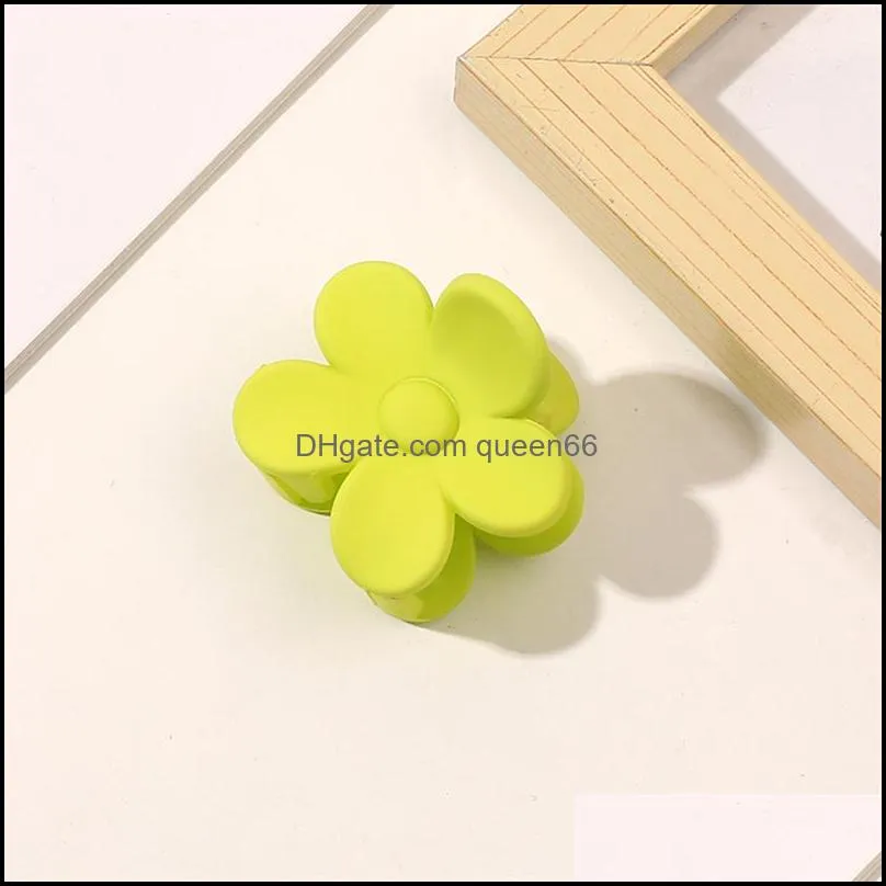 girl green flower series hair clip clamps small size yellow floral plastic ponytail hair claw clips women shower head wear scrunchies hairpins length 4