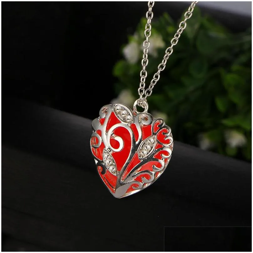 fluorescence necklace women love heart gift glow in the dark pendant necklace with 48cm chain blue green pink jewelry lz0487