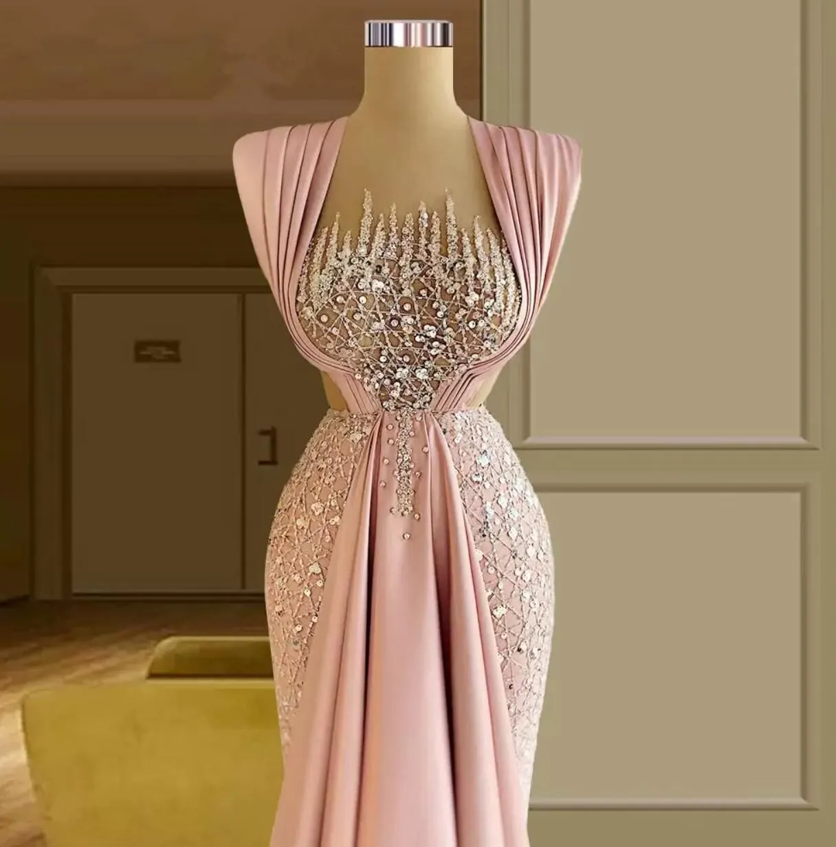 2024 Evening Dresses Wear Pink Illusion Neck Sleeveless Mermaid Sweep Train Sequins Crystal Beads Plus Size Prom Gowns Party Dresses