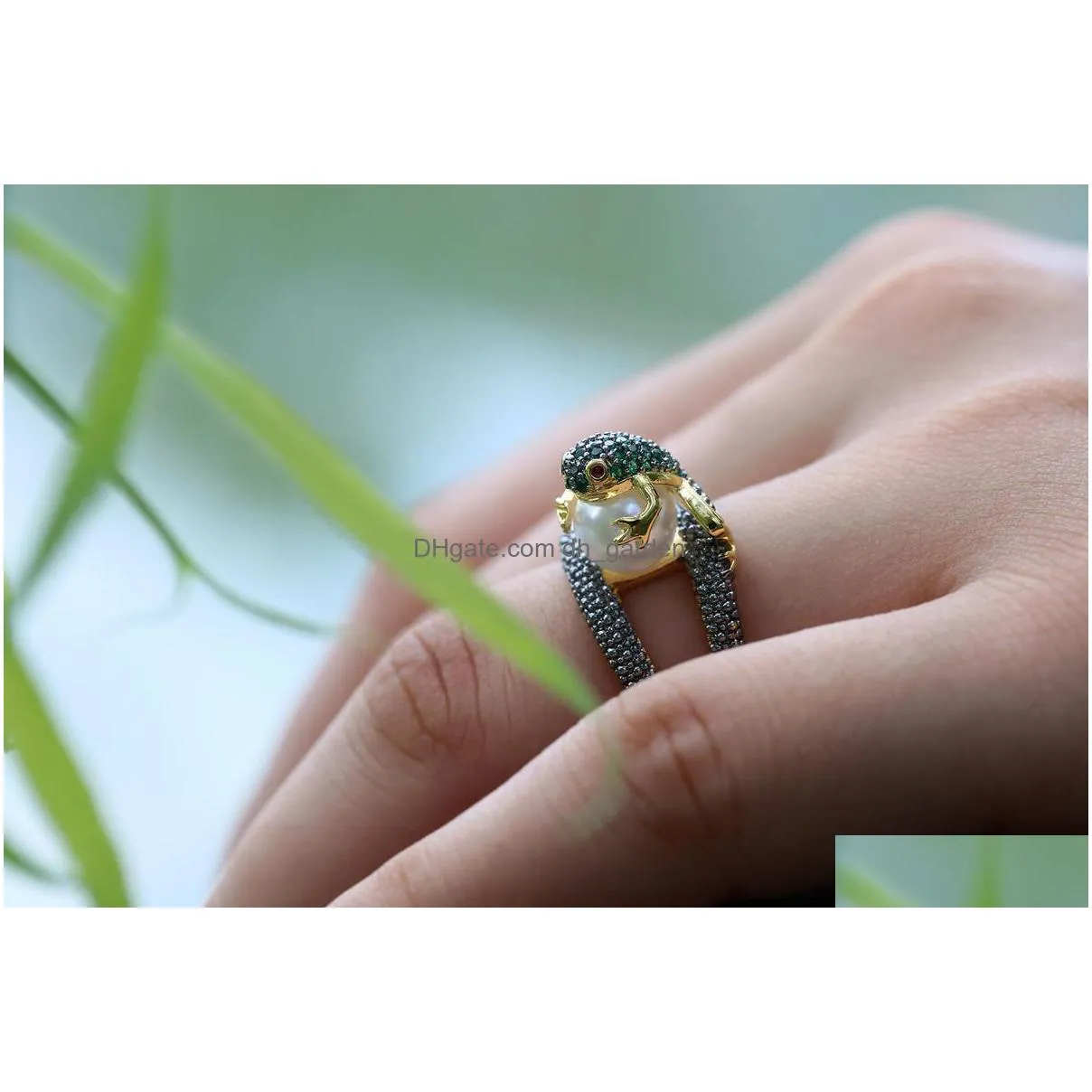 cluster rings 2021 fashion toad playing with a pearl designe gold hollow out trendy ring for men women stone party anniversary jewelry