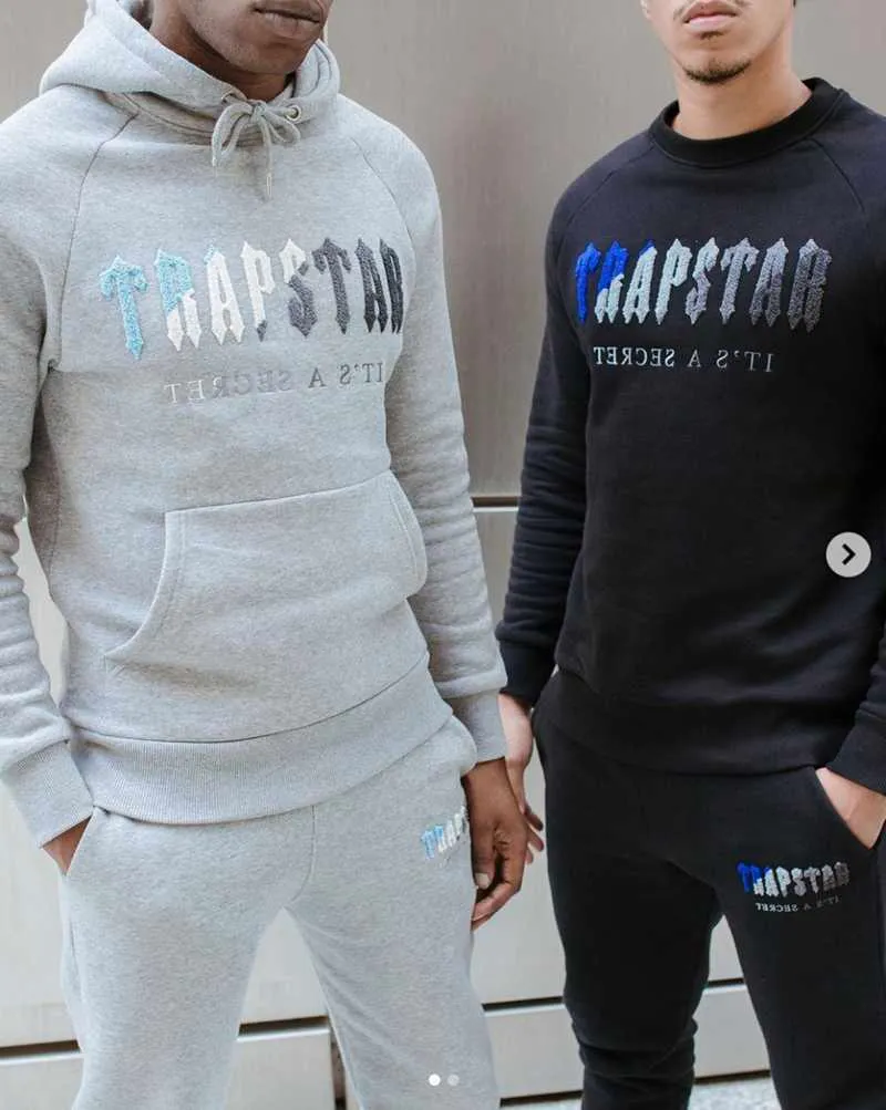Tracksuit Trapstar Blue and White Towel Embroidered Velvet Sweater Pants High Street Men Women Couples Fashion Casual Suit