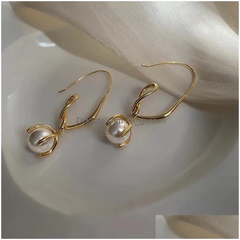 dangle chandelier wisted line pearl earrings female unique light luxury earrings