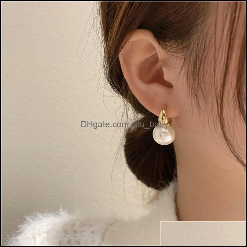 simple celebrity style plated gold pearl drop charm earrings for woman fashion jewelry wedding girl sweet earrings 20220226 t2