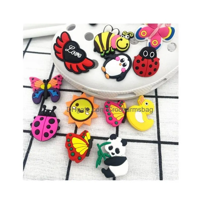 100Pcs Cartoon buttterfly bee animal PVC Shoe Charms Shose Accessories clog Jibz Fit Wristband Croc buttons GardenShoe Decorations Buckle Gift designer