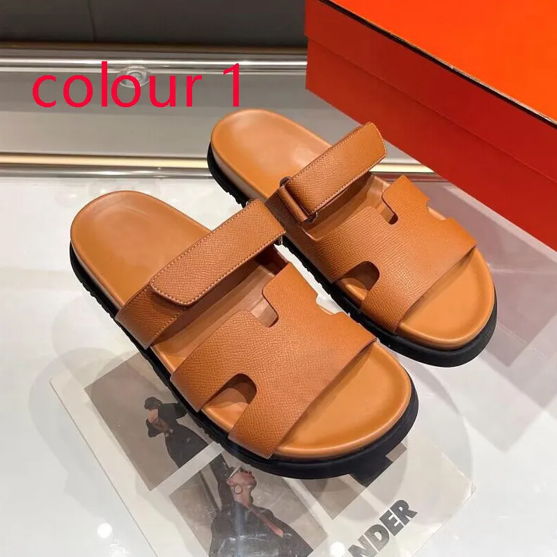 beach slippers Summer Classic luxury woman Cartoon slipper Big Head Leather Flat Belt buckle sandals Hotel Bath men Slides women Designer shoes size 35-42-45 With box