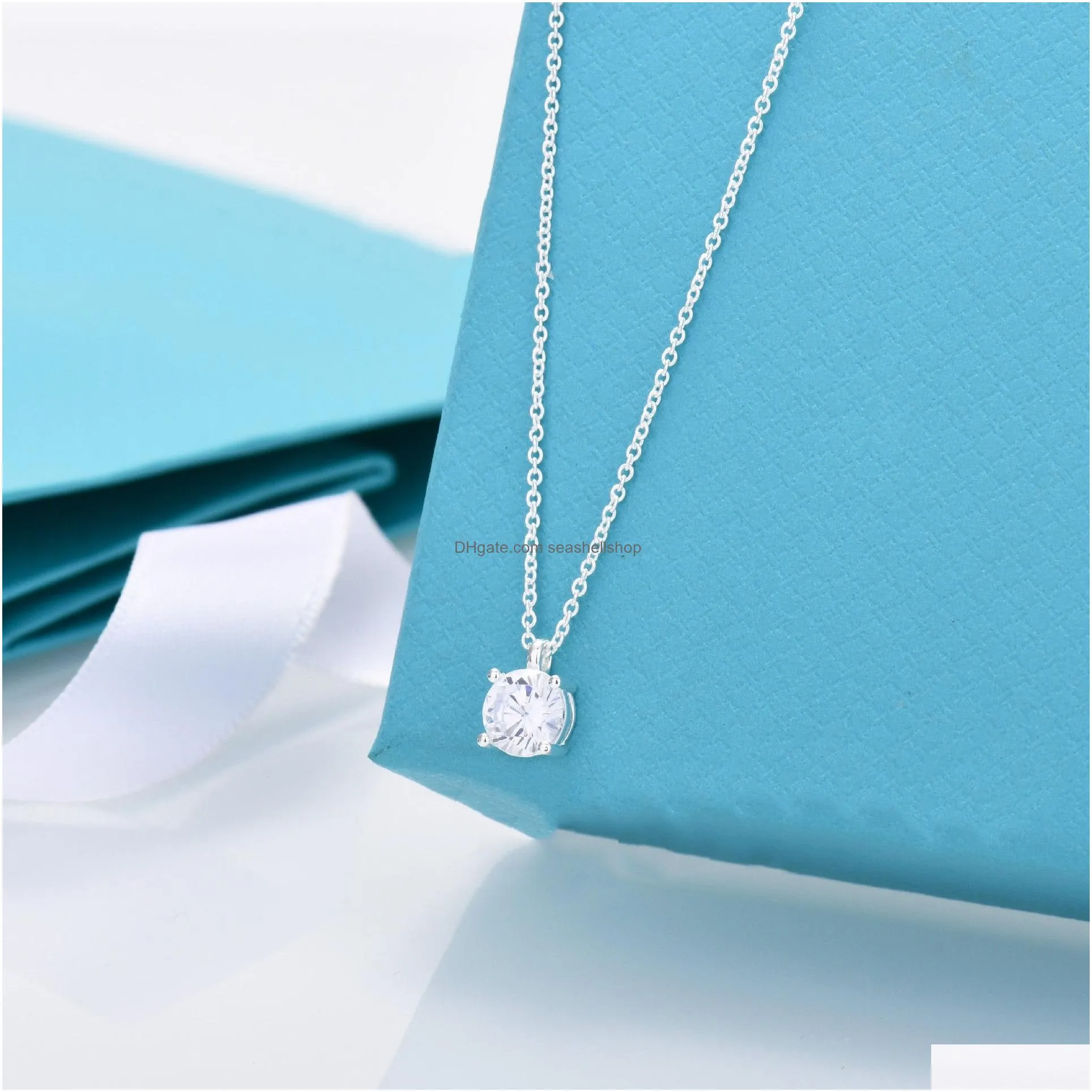 T home four claw simulation diamond necklace female 18K rose gold simple fashion Mosan diamond pendant necklace collar