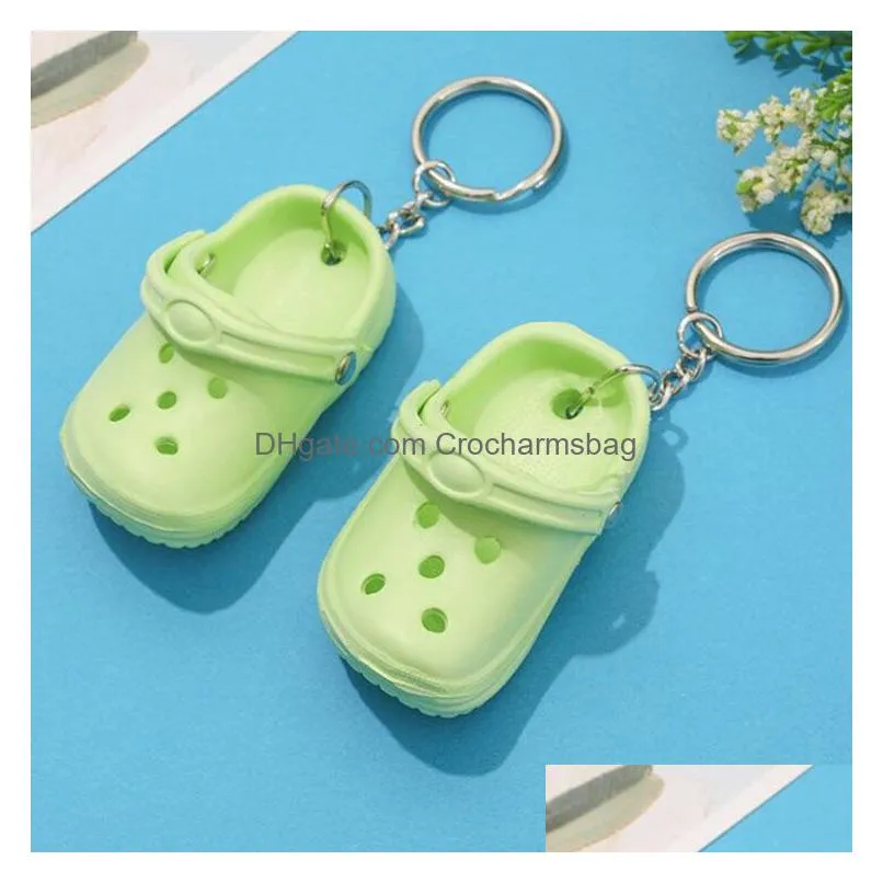 Wholesale 3D Mini Shoe Keychain Shoes Srocs Key Chain Clog Sandal Party Favors Key chains Cute EVA plastic foam hole sandals slippers