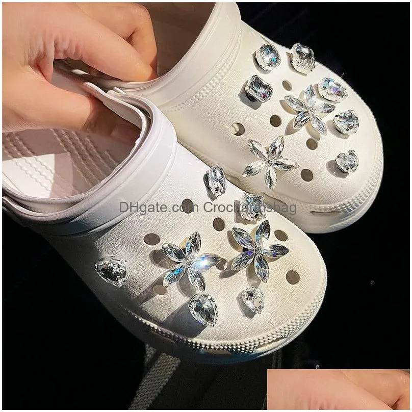 1 Pack Set Croc Charms Designer Cute Diy Buckle Accessories for Girls Bling rhinestones Shoes Flower Metal Chain Decoration 220720