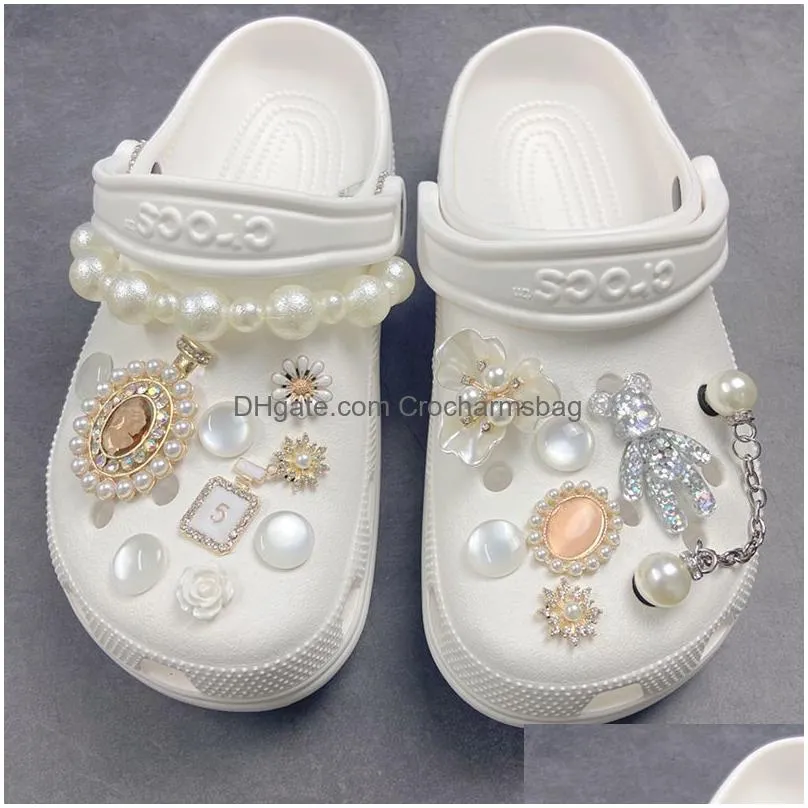 1 Set Women s Sandals Designer Croc Charms Gemstone Cool Kwaii Shoe Decorations Pearl Metal Accessories 220720