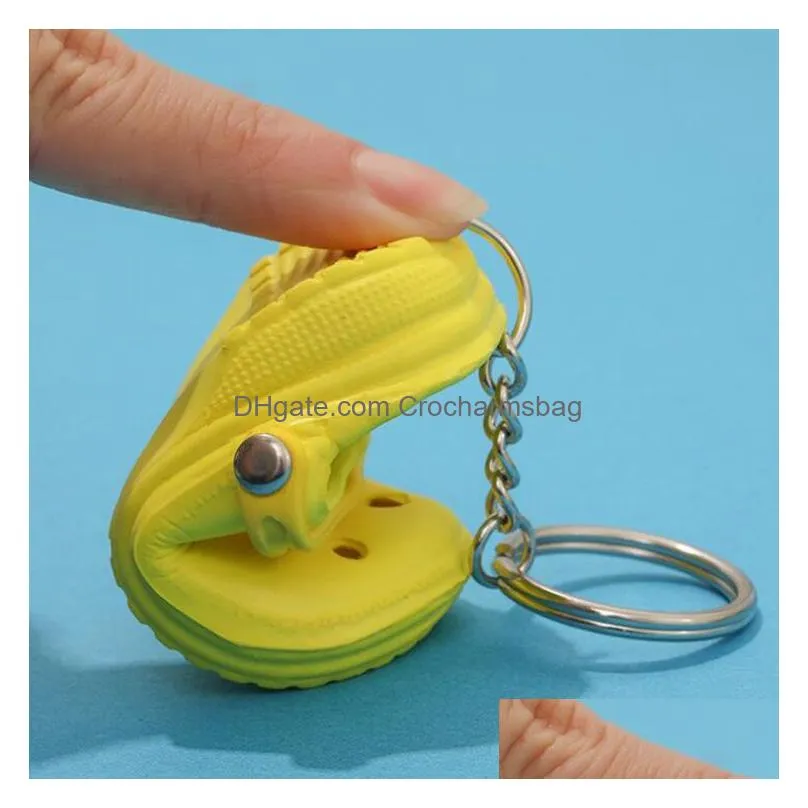 New arrived mini hole garden shoe keychains cute cartoon clog sandal key chain fashion accessories summer decoration gift