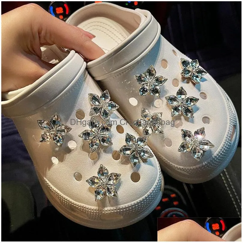 1 Pack Set Croc Charms Designer Cute Diy Buckle Accessories for Girls Bling rhinestones Shoes Flower Metal Chain Decoration 220720