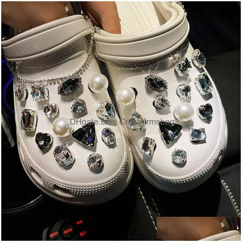 1 Pack Set Croc Charms Designer Cute Diy Buckle Accessories for Girls Bling rhinestones Shoes Flower Metal Chain Decoration 220720