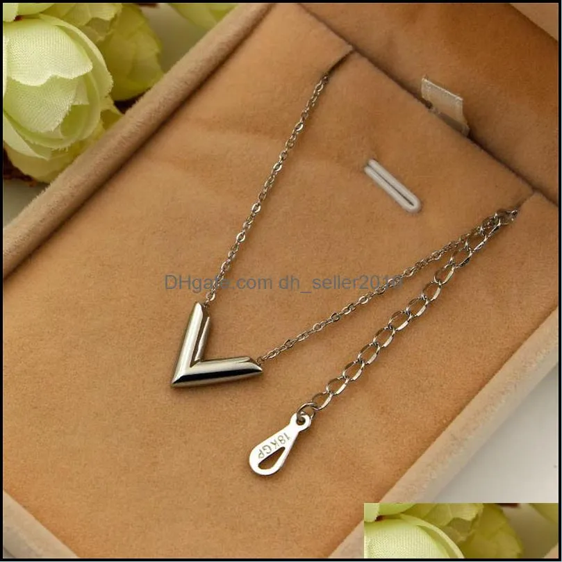 316L titanium steel Fashion V Pendant Necklace for Women`s Titanium steel plating Rose Gold letter Necklace Jewelry