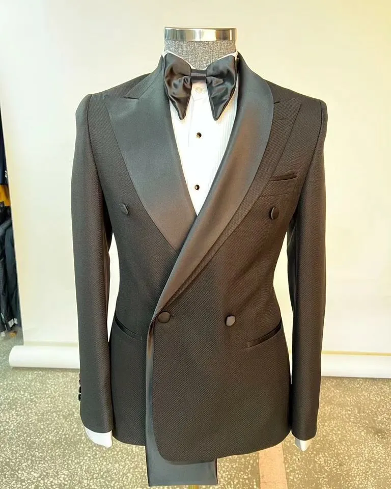 Green Men Wedding Tuxedos Pure Color Peaked Lapel Groom Wear Slim Fit Prom Party Coat Only One Jacket