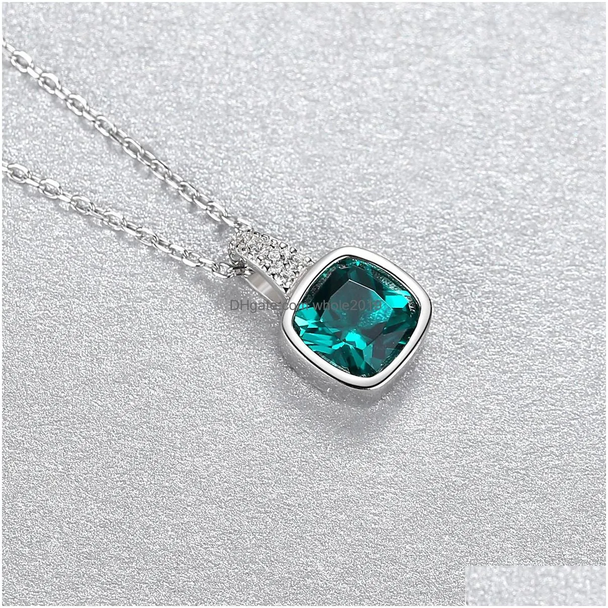 Custom Sparkling Delicate Emerald Gemstone Pendant Necklace 925 Sterling Silver Square Emerald Jewellery