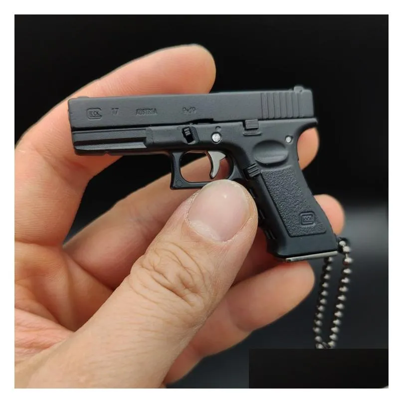 detachable g17 alloy gun pistol model miniature half alloy metal mini pistol keychain pendant gun removable 1985