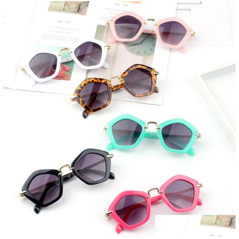 Girls Boys Fashion Sunglass Kids China Lovely UV400 Protection PC Plastic Classic Mirror child sunglasses A6358