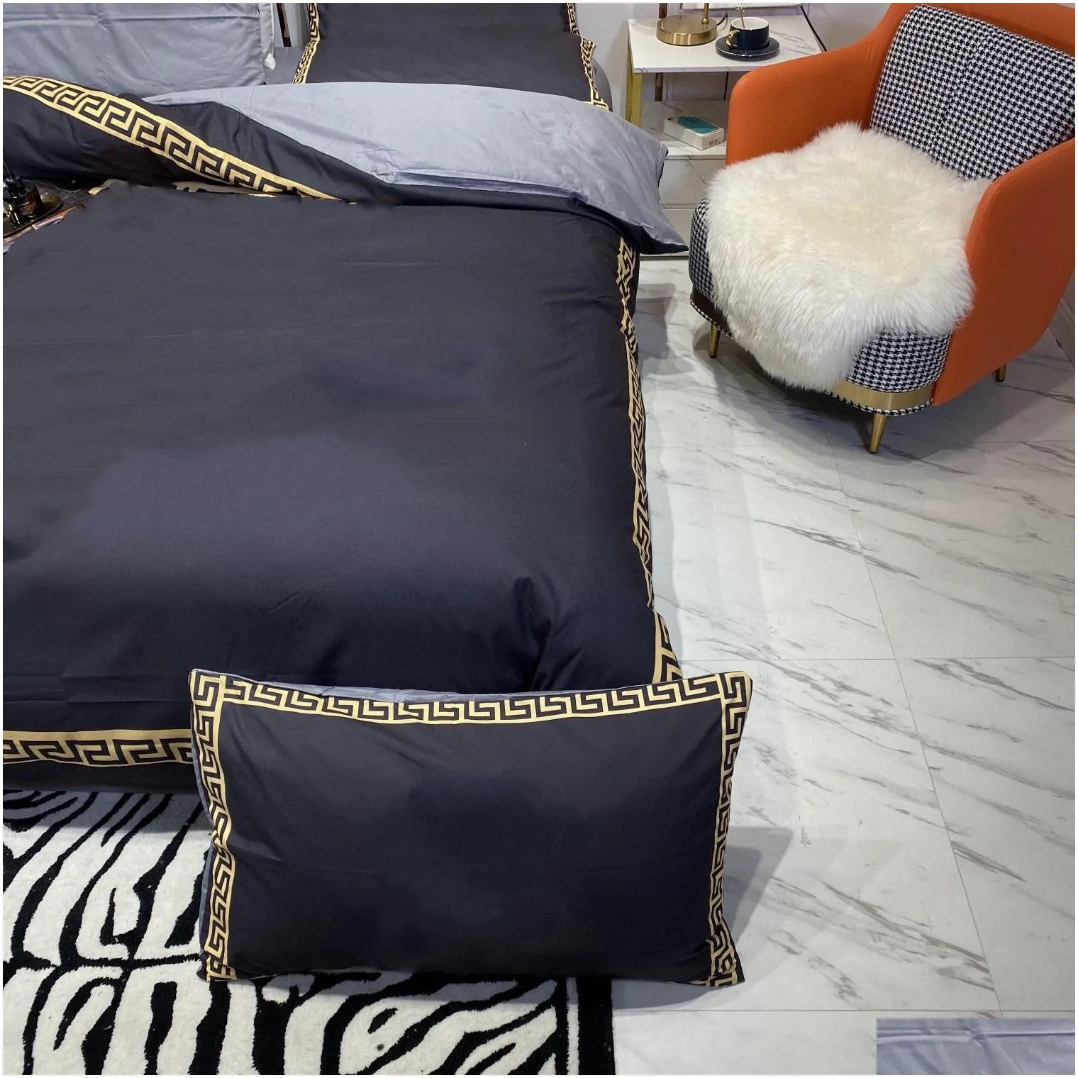 2022 fashion black gold designers bedding sets luxury duvet cover queen size bed sheet pillow covers designer comforter set