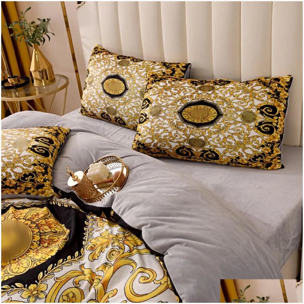 fashion gold winter designer bedding set velvet duvet cover bed sheet with 2pcs pillowcases luxury printed queen size comforters sets