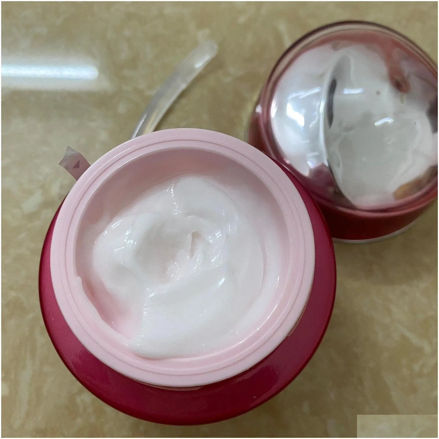 Wholesale Top Revitalizing Essential Energy Hydrating Cream Day & Night Cream 50ml Skin Care