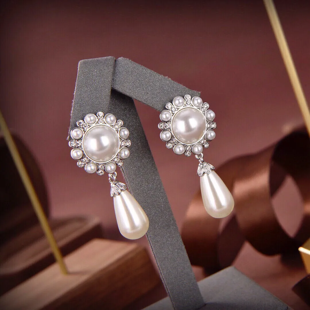 Women`s Jewelry Earrings New Simple Luxury Modern Elegant Fashion Sunflower Diamond Pearl Earrings Accessories