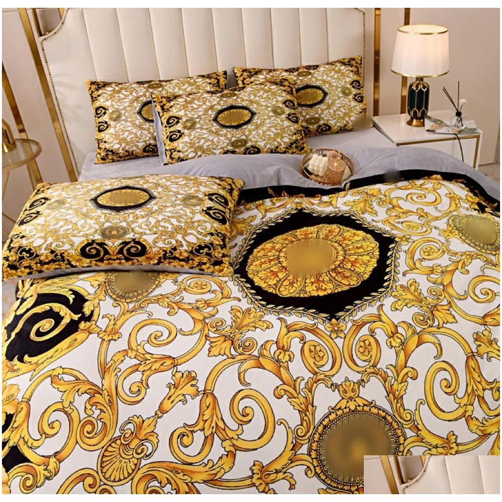 fashion gold winter designer bedding set velvet duvet cover bed sheet with 2pcs pillowcases luxury printed queen size comforters sets