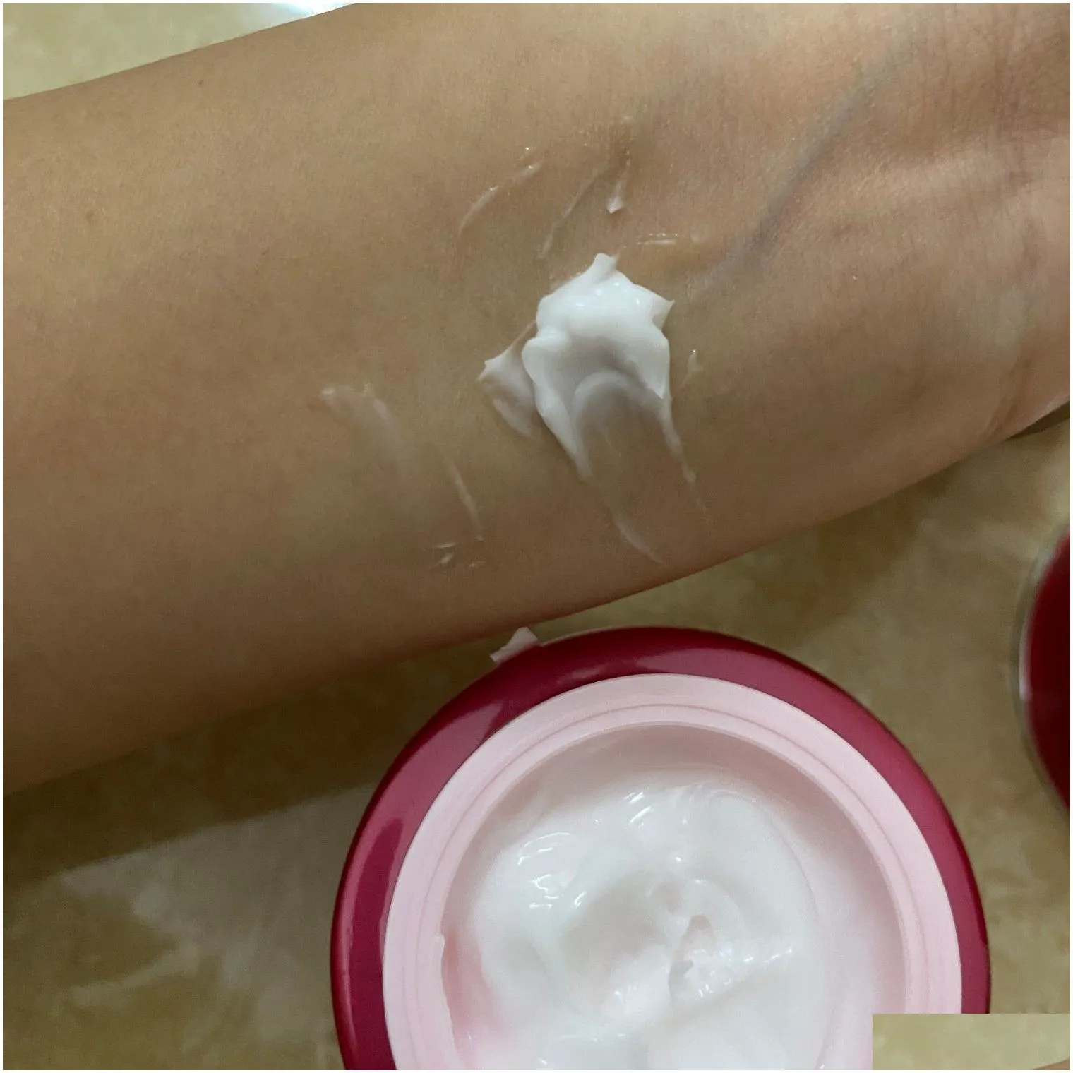 Wholesale Top Revitalizing Essential Energy Hydrating Cream Day & Night Cream 50ml Skin Care
