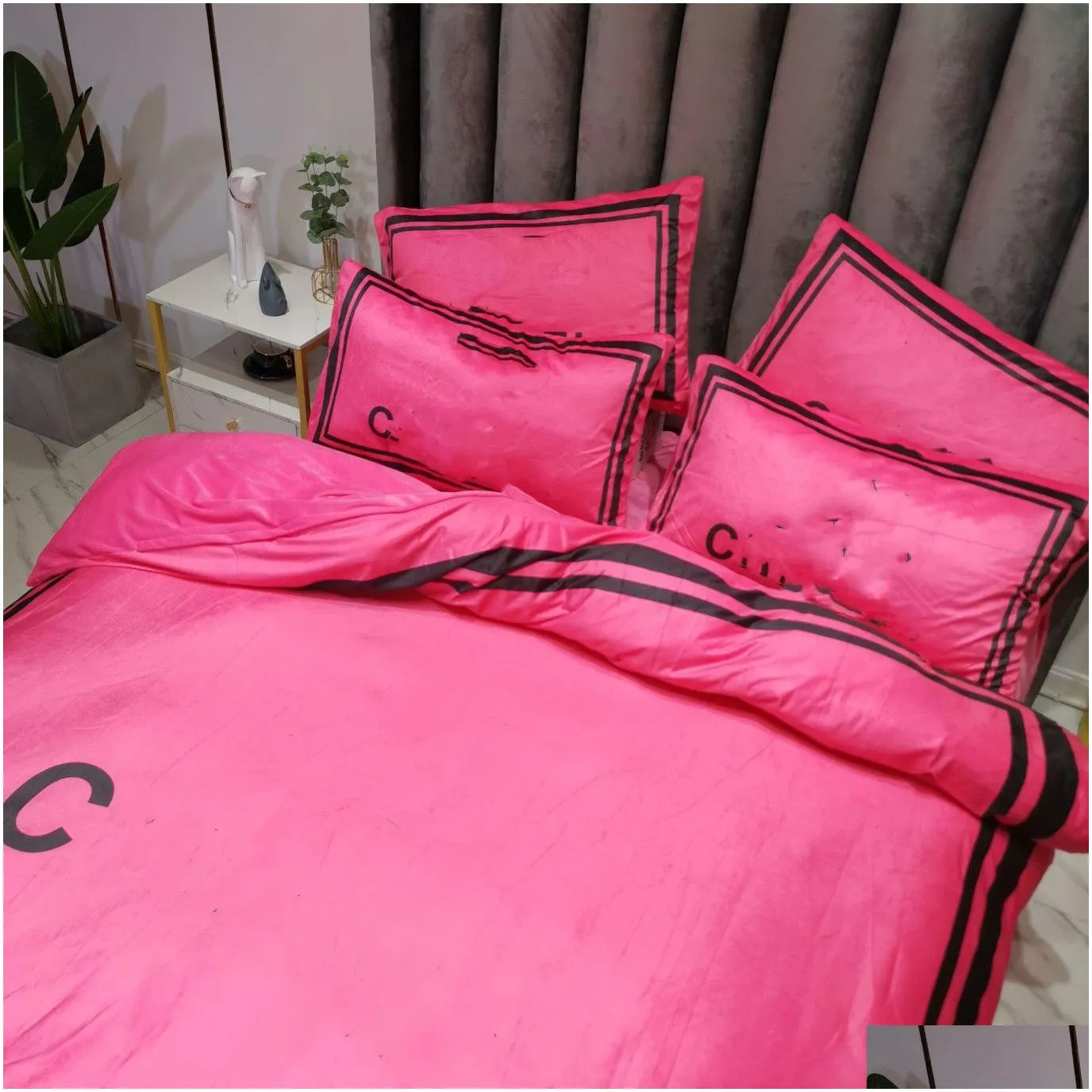 rosepink fashion designer bedding sets winter velvet bed sheet letter printed duvet cover pillowcases high quality queen size warm designers comforter