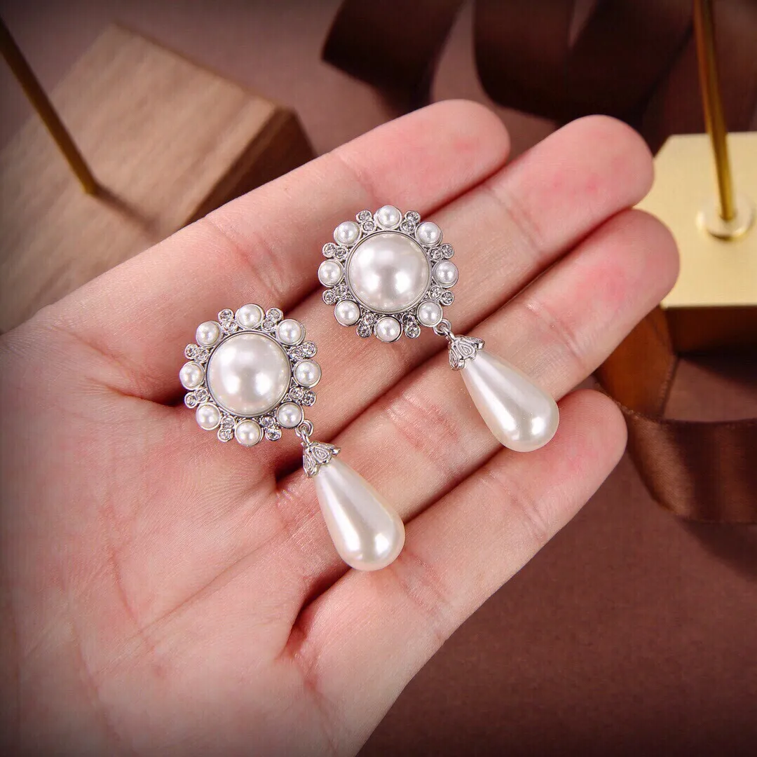 Women`s Jewelry Earrings New Simple Luxury Modern Elegant Fashion Sunflower Diamond Pearl Earrings Accessories