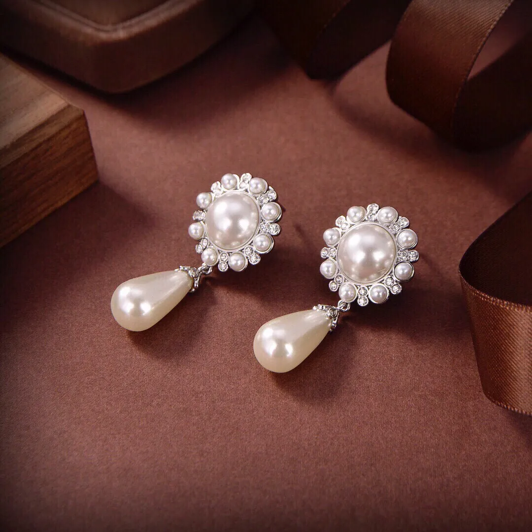 Women`s Jewelry Earrings New Simple Luxury Modern Elegant Fashion Sunflower Diamond Pearl Earrings Accessories