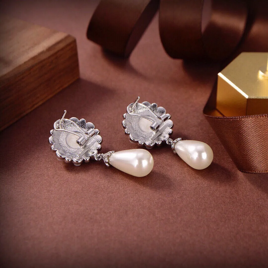 Women`s Jewelry Earrings New Simple Luxury Modern Elegant Fashion Sunflower Diamond Pearl Earrings Accessories