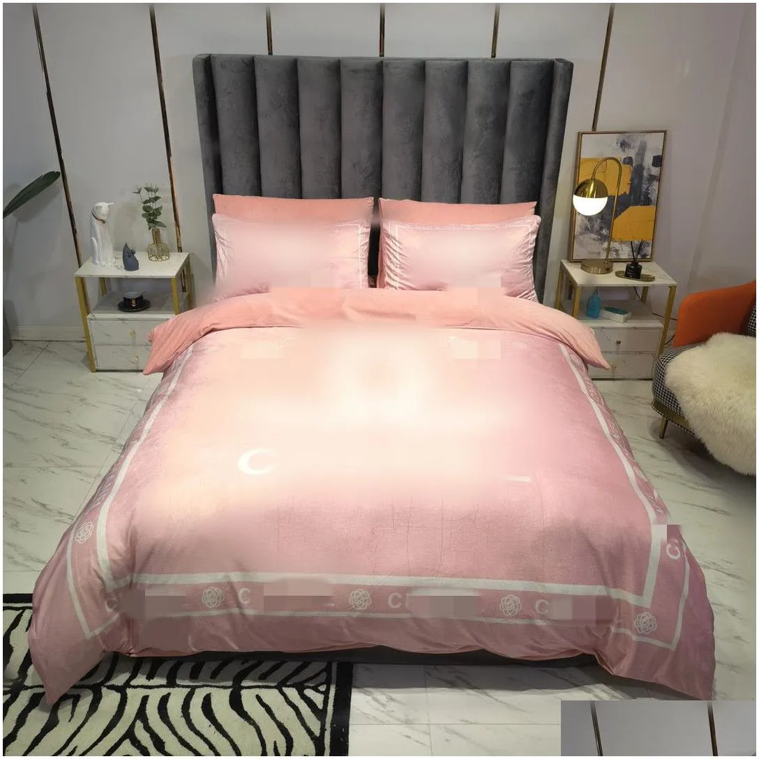 pink fashion designer bedding sets winter velvet bed sheet letter printed duvet cover pillowcases high quality queen size designers comforter