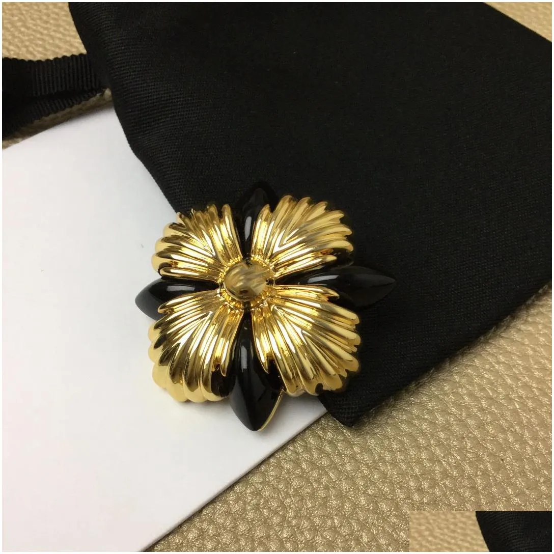 brand fashion jewelry vintage camellia flower style black flower brooch sweater brooche flower pearl fashon camellia brooches 201009