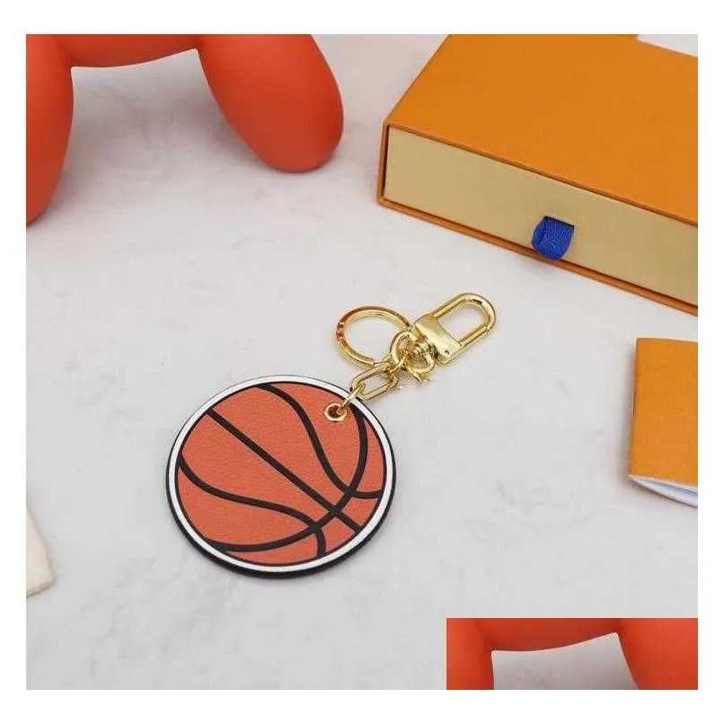 designer fashion keychain letter printing round high quality basketball key chain uni pu leather alphabet pattern car keys ring