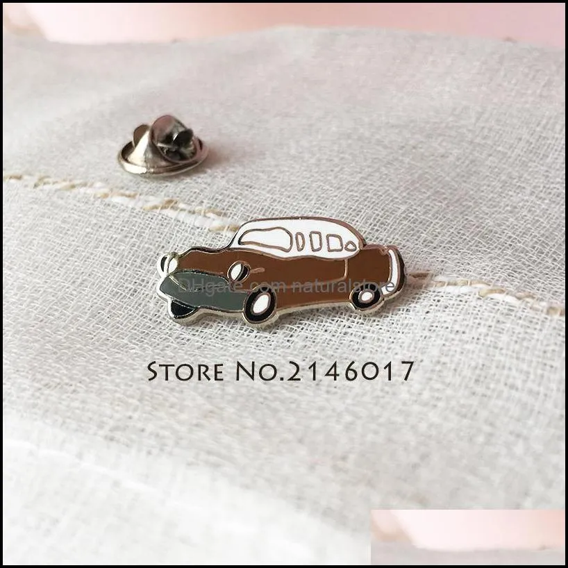 50pcs customized metal badge vintage car cool vehicle lapel pin denim jacket collar hard enamel brooch pins button for women men