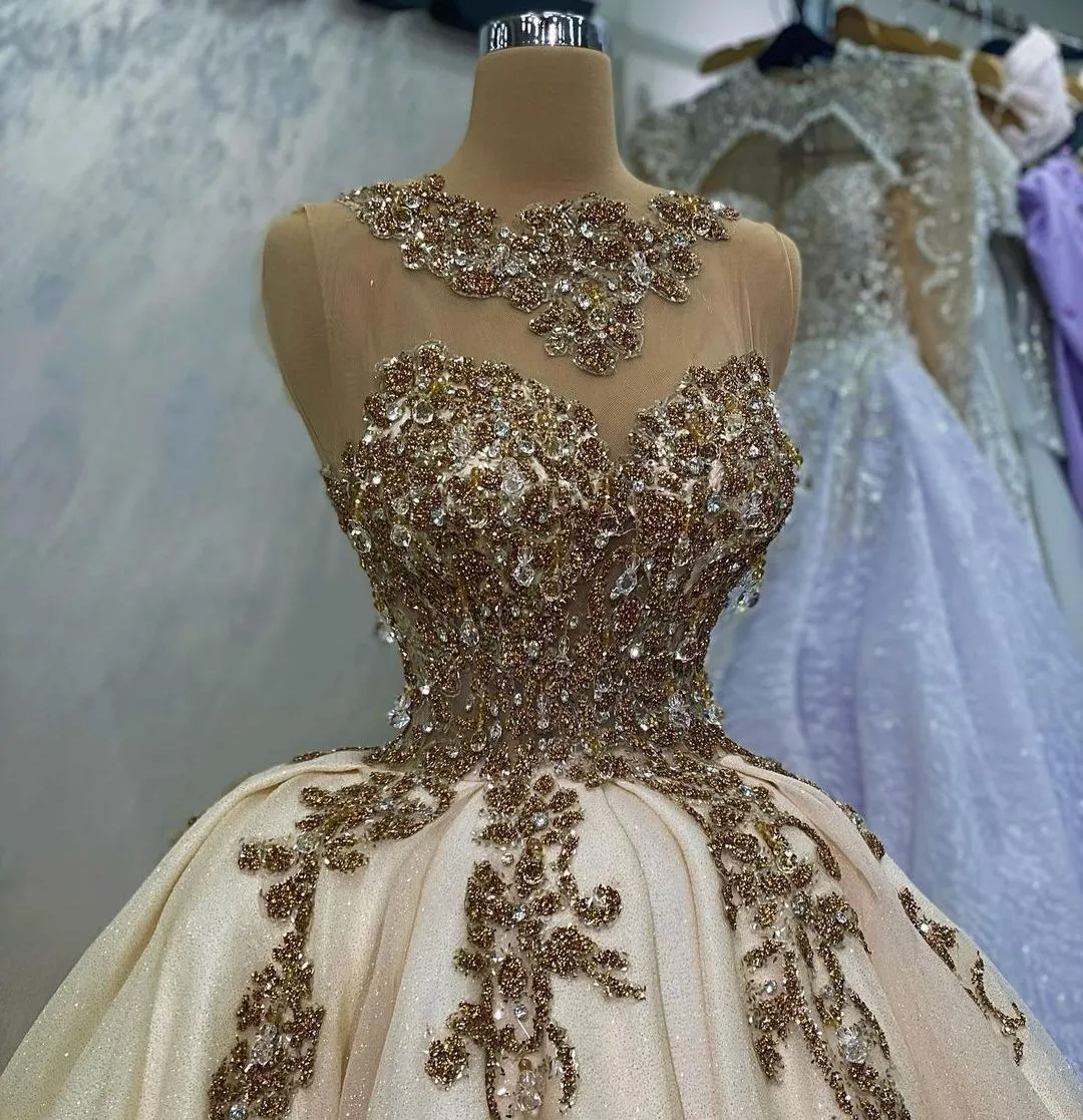 Luxury Ball Gown Prom Dresses Sleeveless V Neck Halter Appliques Sequins Floor Length Celebrity Pearls Diamonds Evening Dress Bridal Gowns Plus Size Custom Made