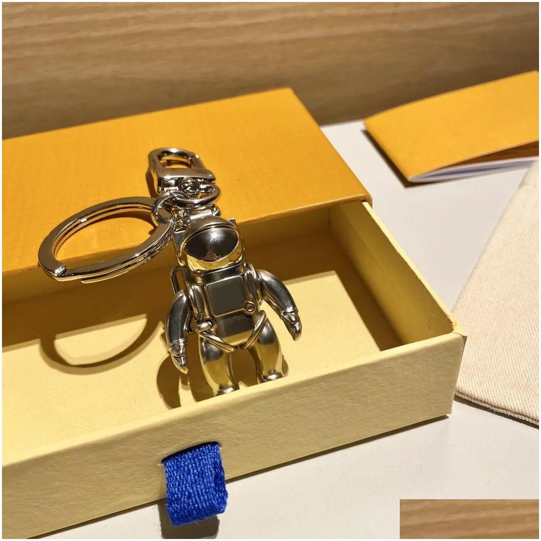 2022 keychains stainless steel astronaut key holder brown necklace car key chain ring holder buckle keychain designer lovers car handmade pendant