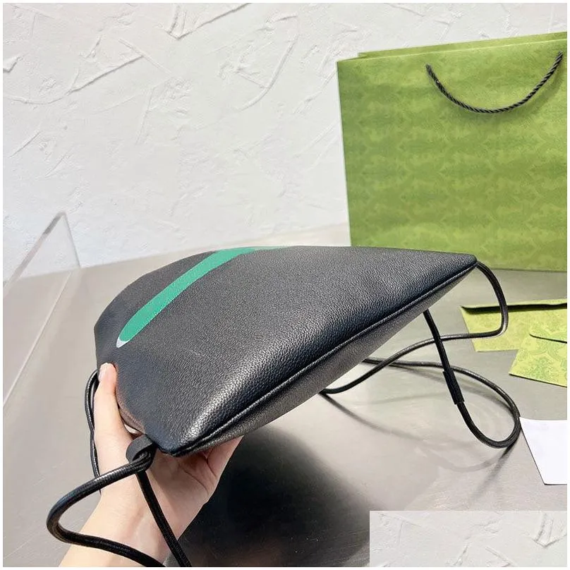 2022 wholesale backpacks fashion unisex travel handbags stylish shoulder bags designer totes