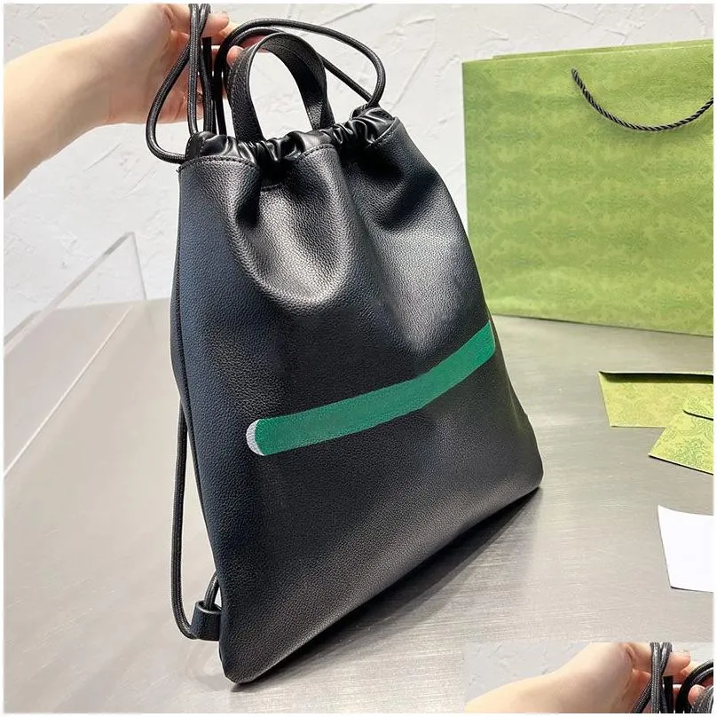 2022 wholesale backpacks fashion unisex travel handbags stylish shoulder bags designer totes