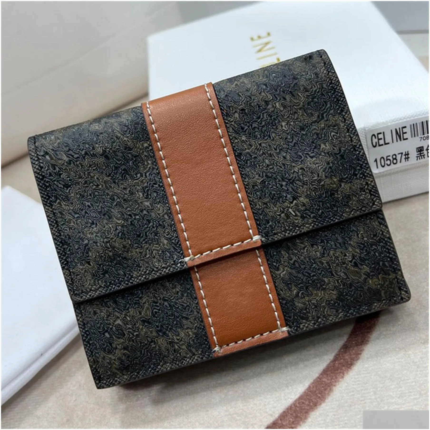 small wallet in shiny leather canvas metallic snap button closure wallets designer women women with folded coin pocket detachable chain shoulder bag