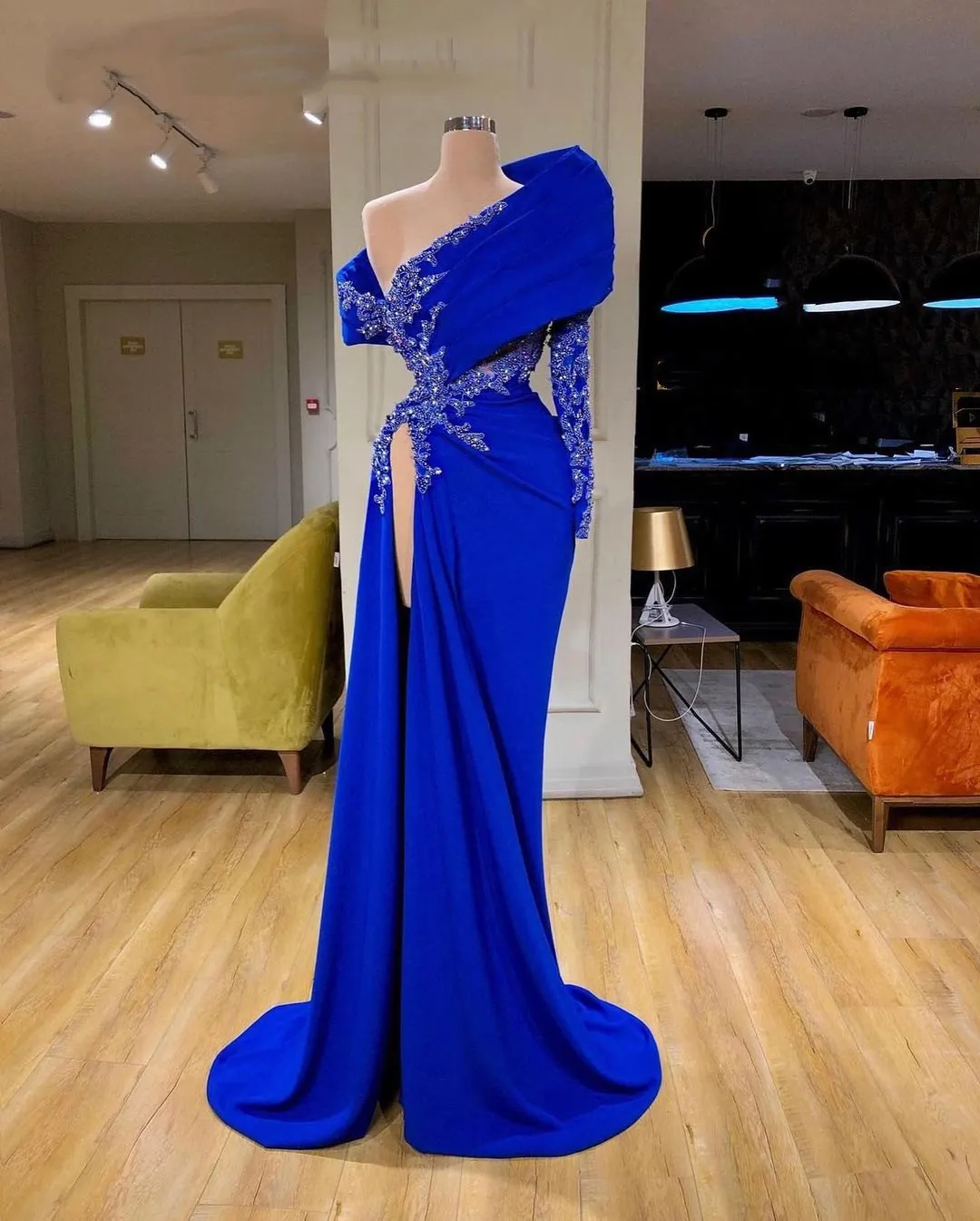 2023 Arabic Aso Ebi Royal Blue Prom Dress Beaded Crystals Sheath Evening Formal Party Second Reception Birthday Engagement Gowns Dresses Robe De Soiree ZJ0335