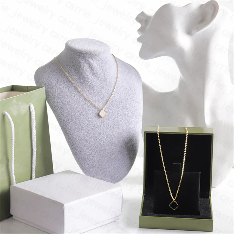 Fashion Mini Pendant Necklace Designer Necklaces Women`s Jewelry Fritillaria Clover Design Gold 4 Color Elegant Temperamental