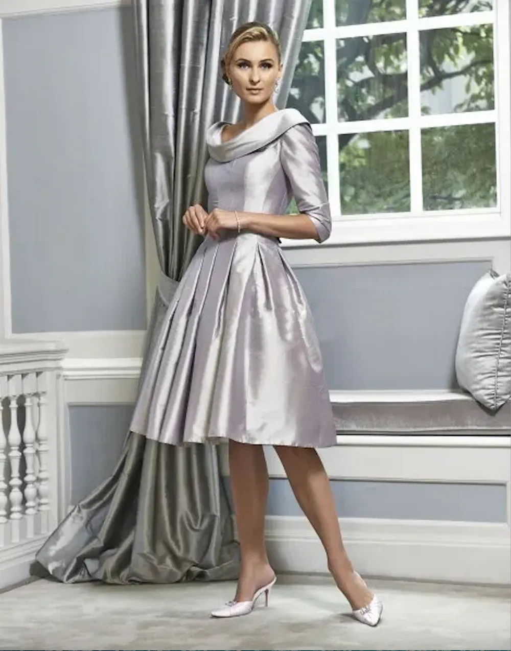Silver Wedding Mother of the Bride Dresses Knee Length Scoop Ruffles Satin Half Sleeves Vintage Women Formal Party Gowns Evening Dress