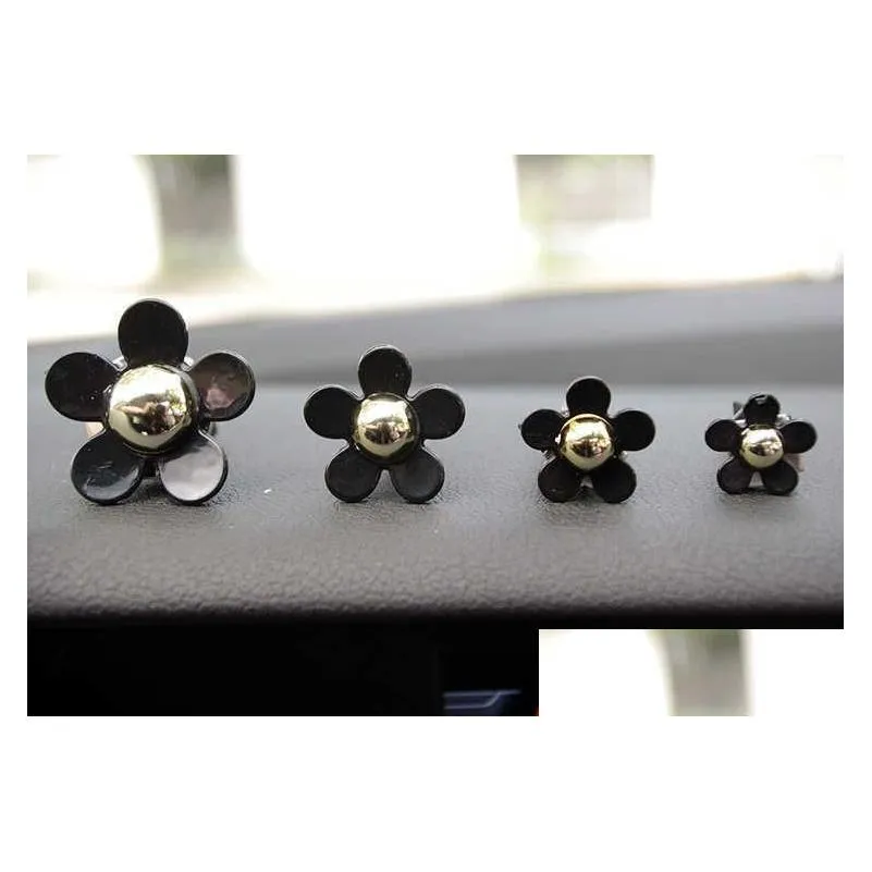 4 pcs car outlet vent perfume clip small daisy air conditioning aromatherapy clip car interior decoration supplies air freshener