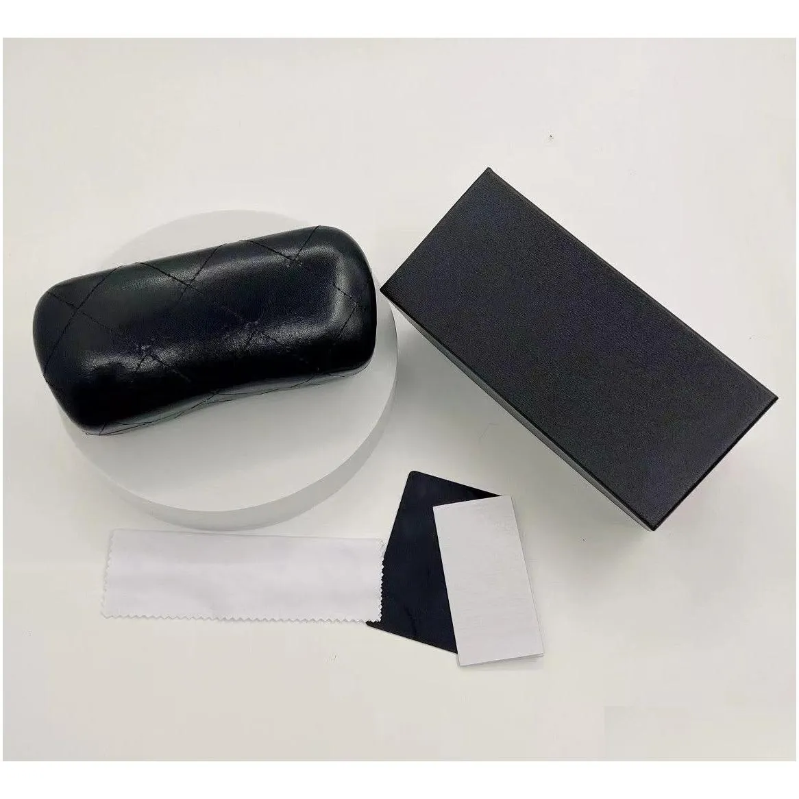 Luxury Eyeglass Case with Cleaning Cloth Red Blue Black Hard Spectacle Packaging for Women Men Unisex