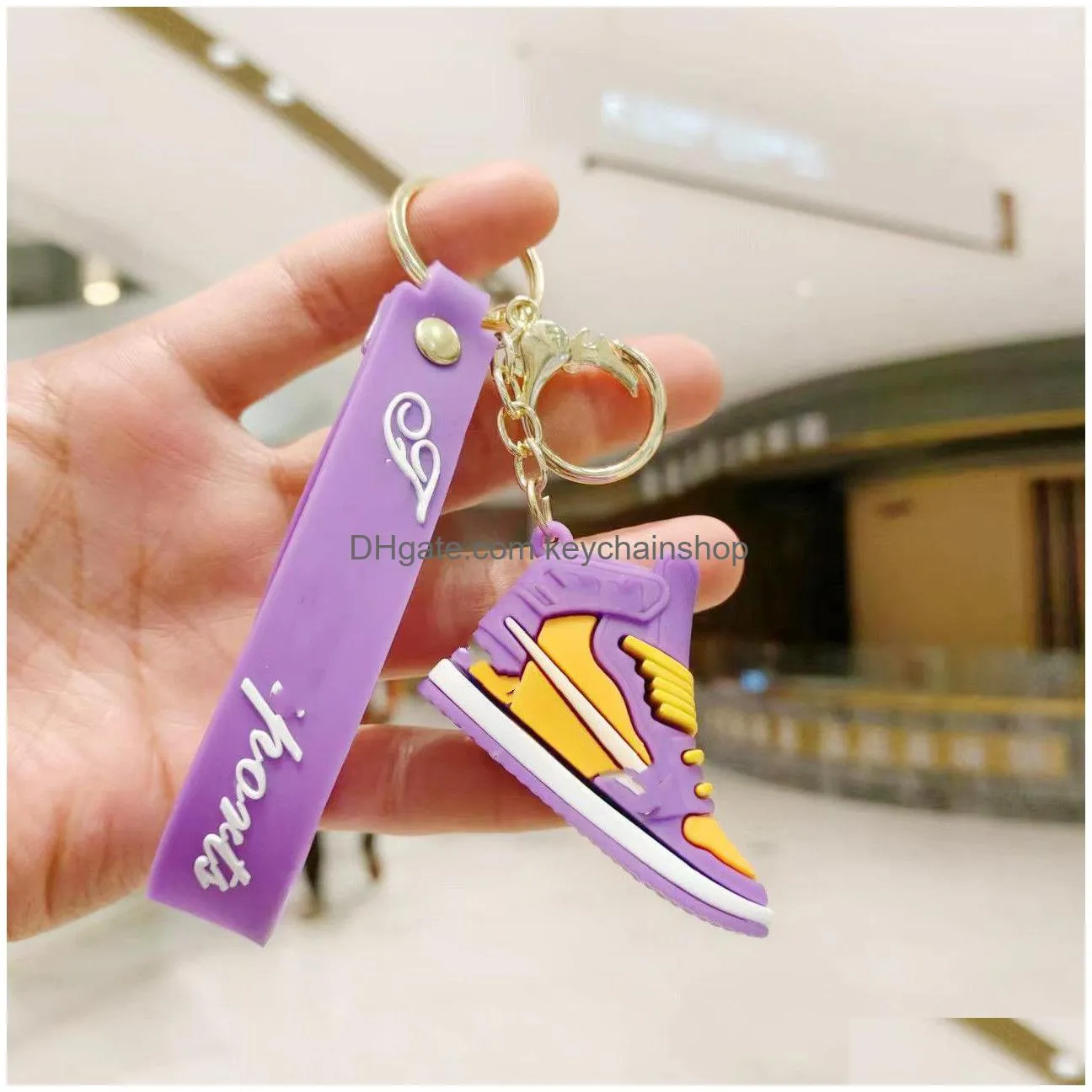 5 styles designer sneaker keychain party gift mini stereoscopic shoe pendant bag shoe key ring accessory