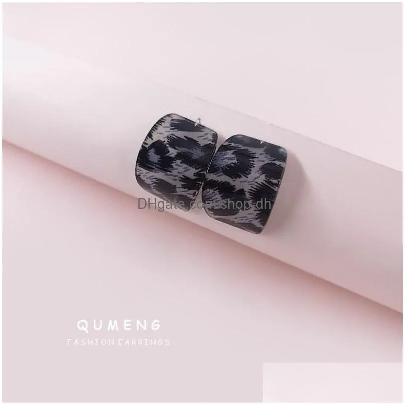 qumeng design vintage leopard printed c shape acrylic stud earrings 2021 elegant party lady trendy jewelry