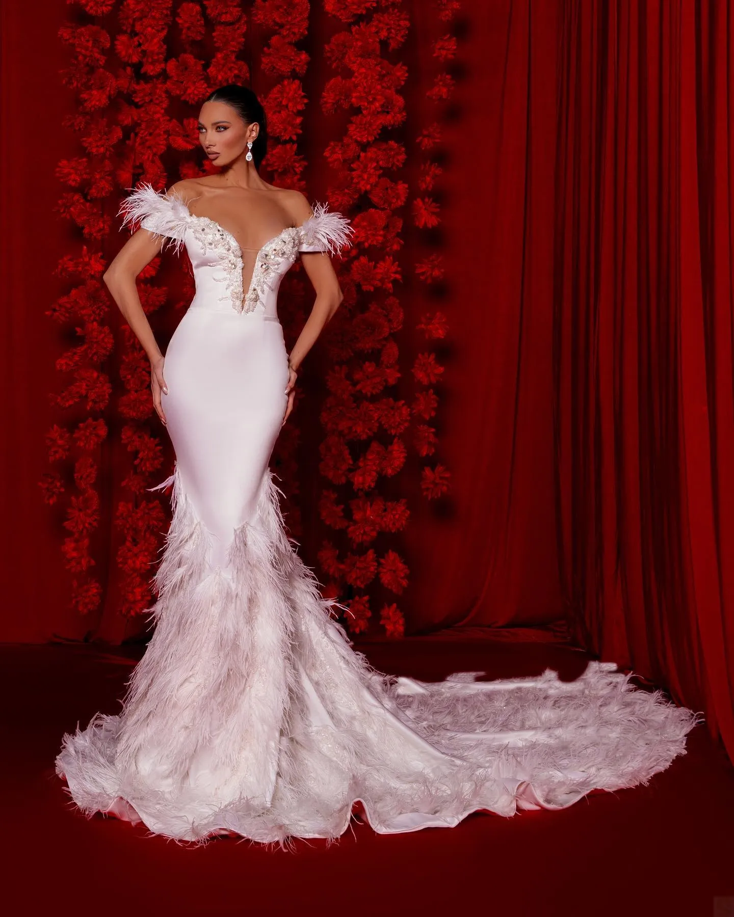 Luxury Feather Mermaid Wedding Dresses Deep V Neck Off Shoulder Beading Mariage Bridal Gowns Vestido de noiva