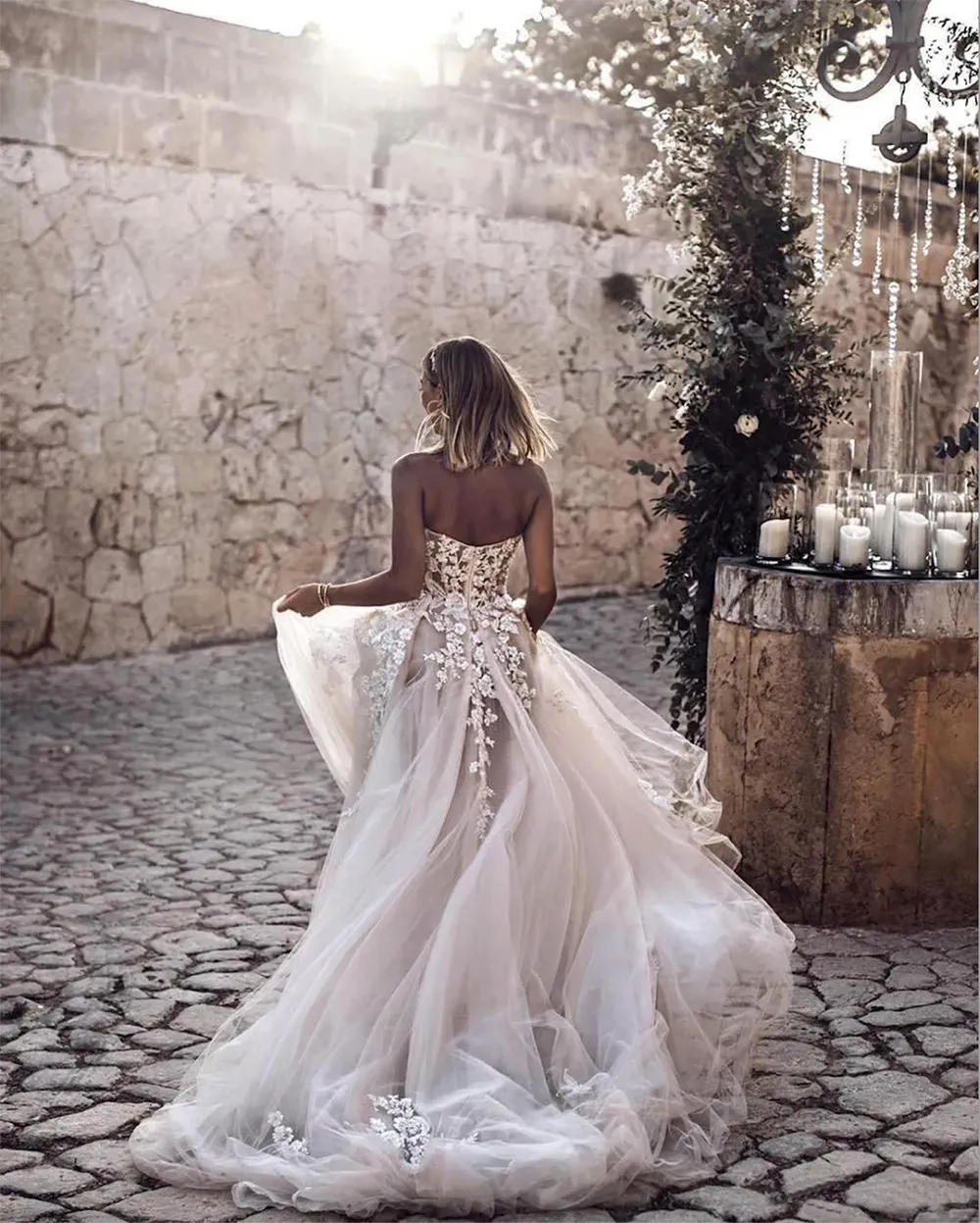 Sexy Sweetheart Tulle A Line Wedding Dresses Romantic Lace Appliques Beaded Bohemian Country Bridal Gowns Open Back Sweep Train Second Reception Dress